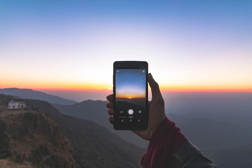 cellphone-mobile-touchscreen-hand-mountains-view-landscape-house-sky.jpg